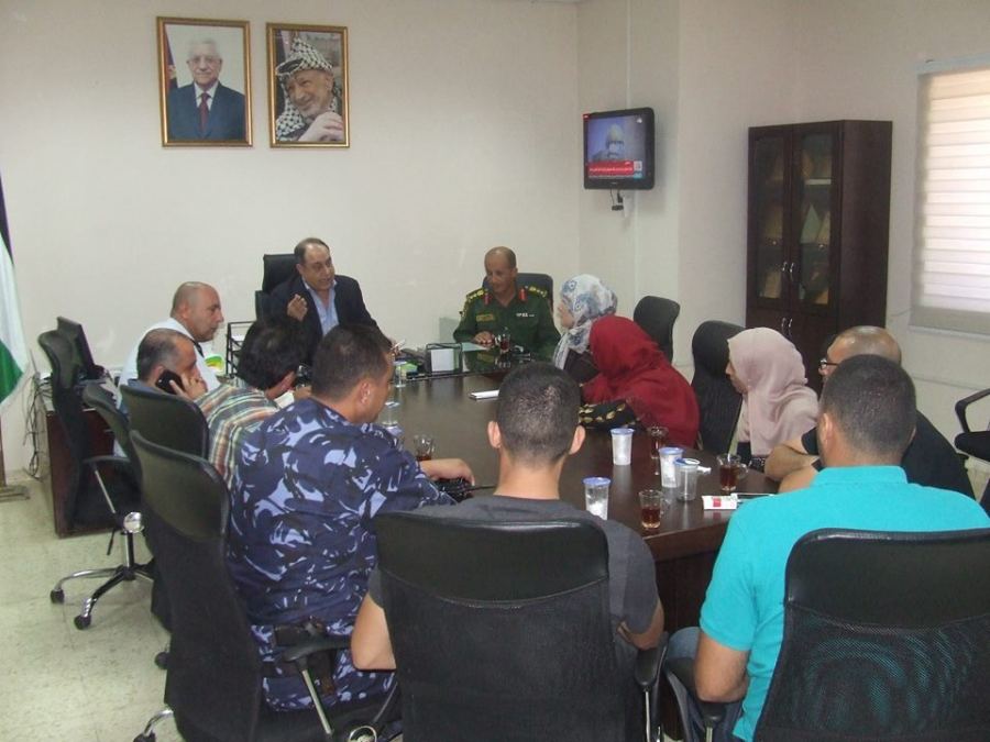  نائب قائد منطقة جنين العقيد يستقبل امهات الاسرى المضربين عن الطعام داخل سجون الاحتلال